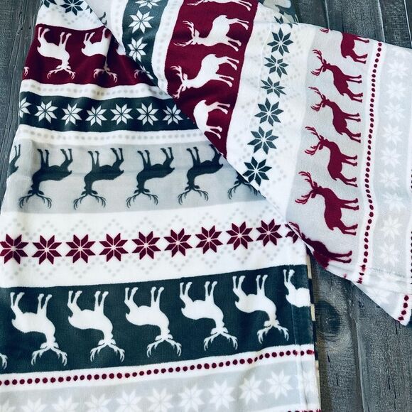 Reindeer Nordic Woodland Plush Holiday Christmas Throw Blanket - Picture 2 of 2